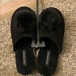 Pom slippers